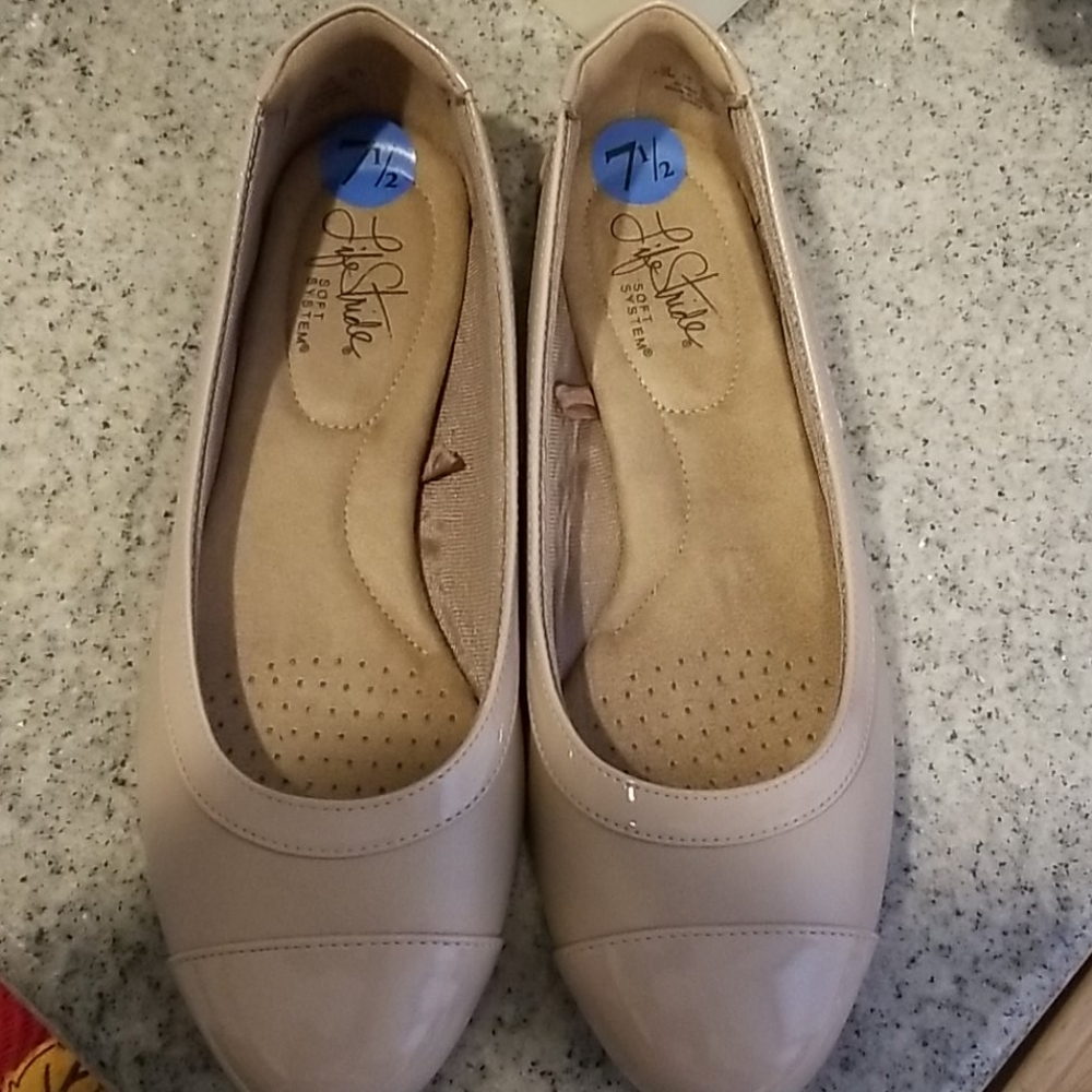 A great price -New never worn Comfy Life Stride 7 1/2 flats w/great rubber sole